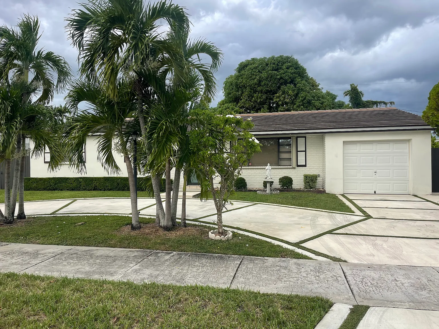 4 bed, 1772 sqft, $4,000 — Photo 1