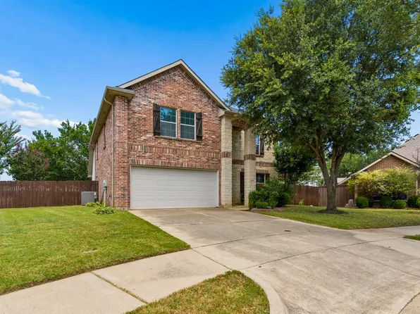 3800 Windy Point Dr, Denton, TX 76208