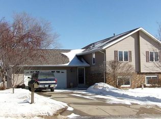 1055 11th Ave NE, Owatonna, MN 55060