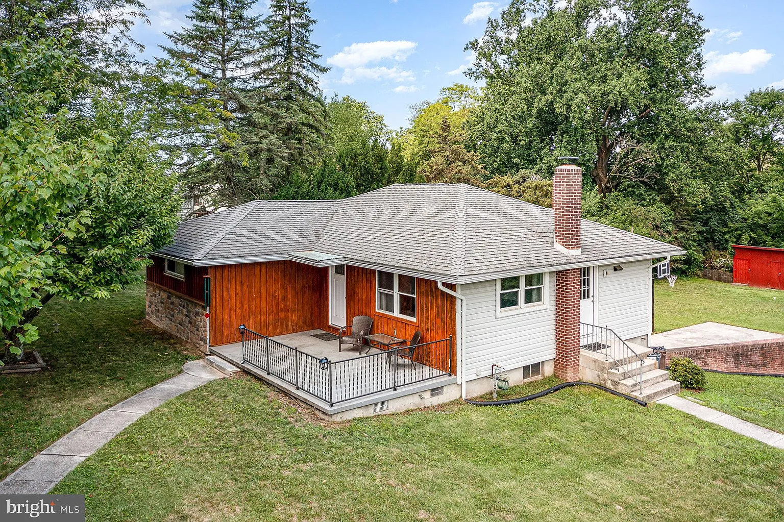 315 Clover Ln photo 1