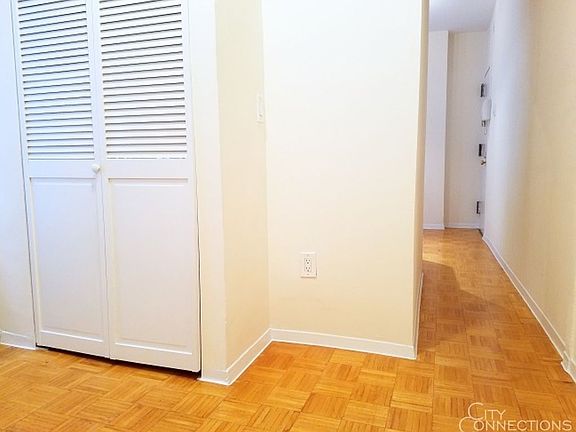 4th image of 270 6th Ave APT 22