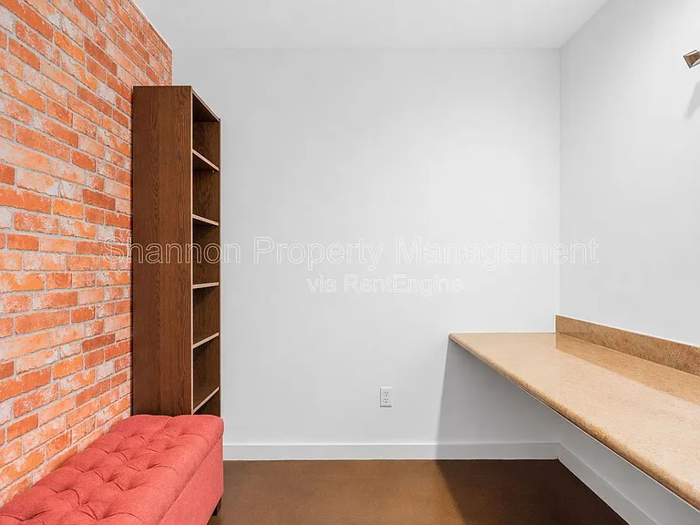 906 Andrews St — Photo 10