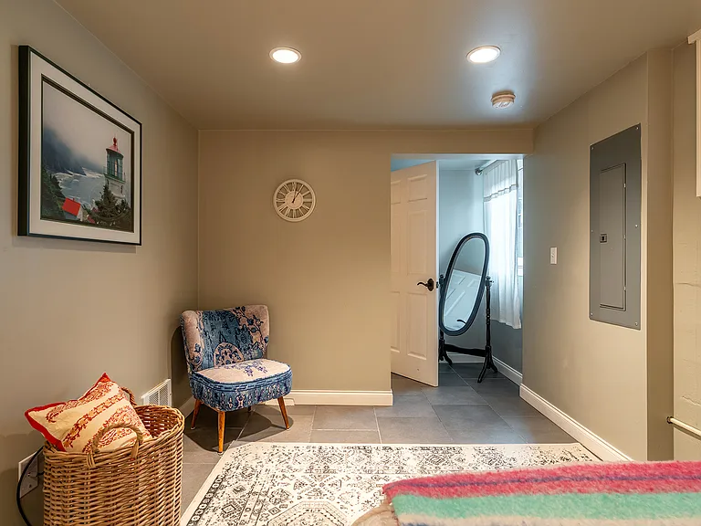 7514 E Green Lake Dr N — Photo 44