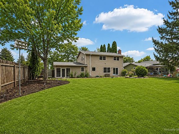3rd image of 203 Melody Ln