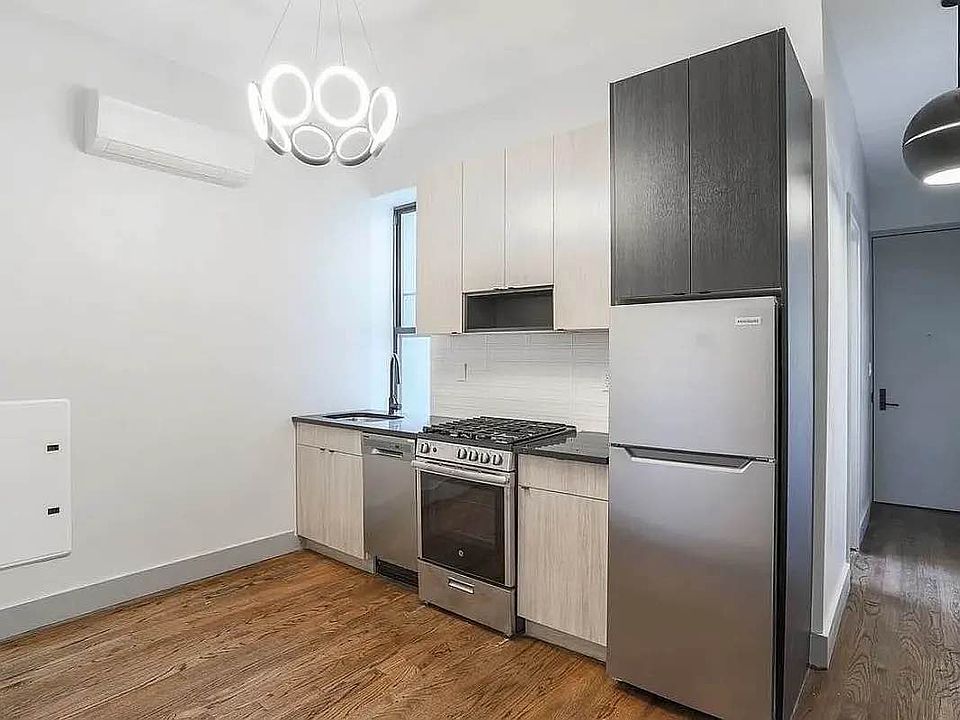 1st image of 640 Lafayette Ave #4A