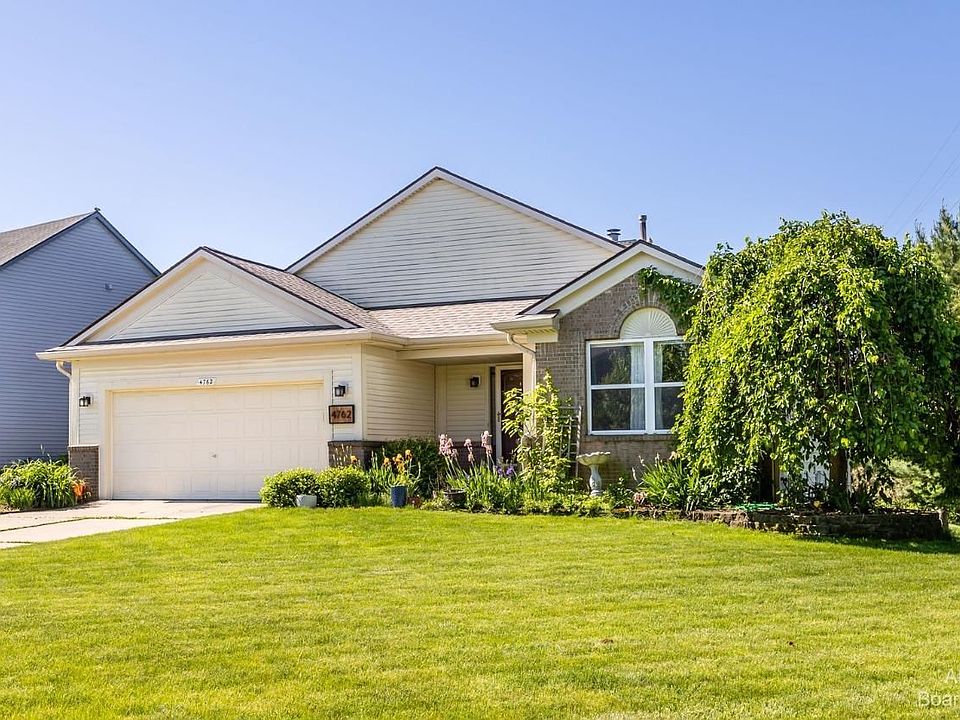 1st image of 4762 N Ashford Way