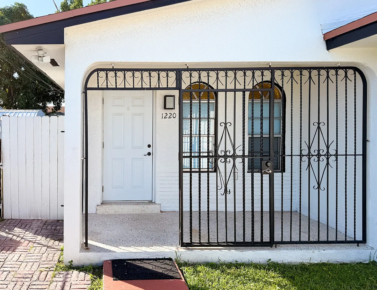 Front entrance porch - 1220 NW 32nd Ct #1220