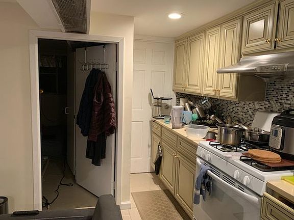2nd image of 1725 Willoughby Ave Floor 1