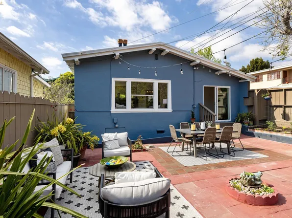 2557 Damuth St, Oakland, CA 94602