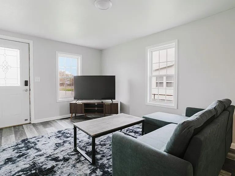 810 Somerset Ave — Photo 7