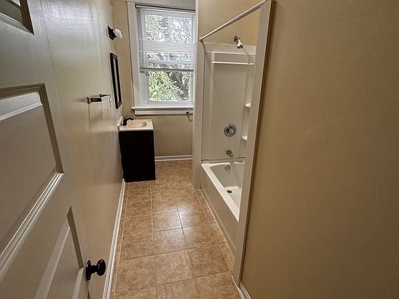 5th image of 2424 Barton Ave #A