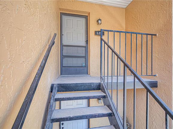 2nd image of 3814 N Oak Dr Unit L22