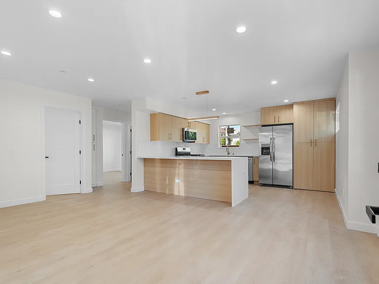 3301 S Beverly Dr #1 — Photo 2