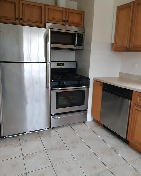 1st image of 253 Waverly Ave #255