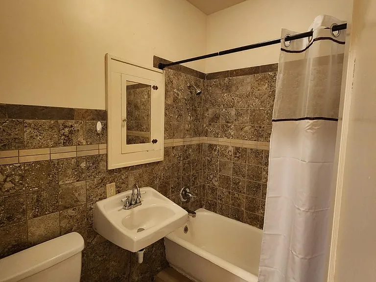 807 W Franklin St #807 — Photo 14