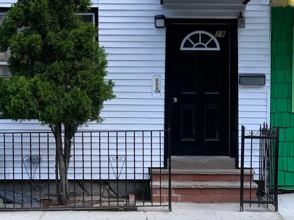 19 Brook St #3, Staten Island, NY 10301