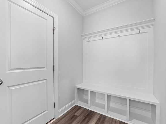 3rd image of 530 Crafton St