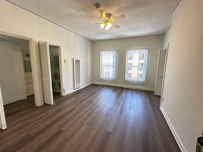 213 S Jackson St — Photo 1
