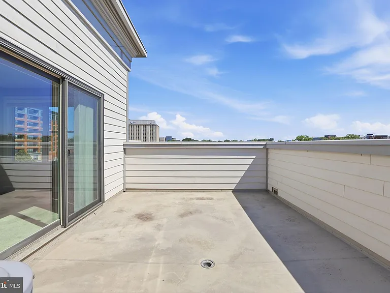 1100 S Edgewood St — Photo 52