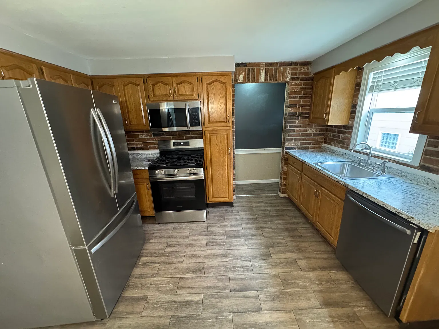 3 bed, 1360 sqft, $1,900 — Photo 4