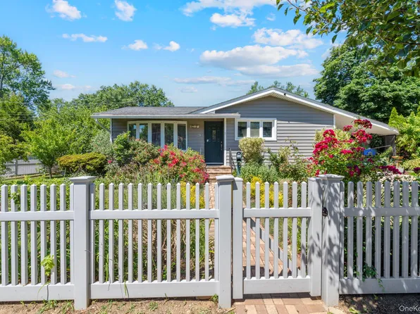 1 Hale Place, Roosevelt, NY 11575