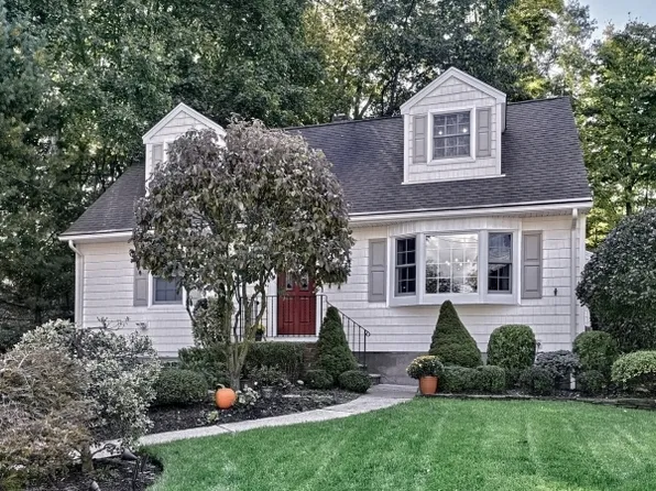 39 Dacotah Ave, Oakland Boro, NJ 07436