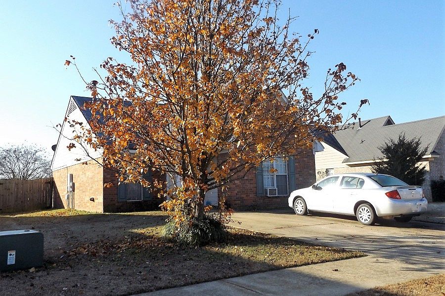 2nd image of 10648 Pecan Meadow Dr N