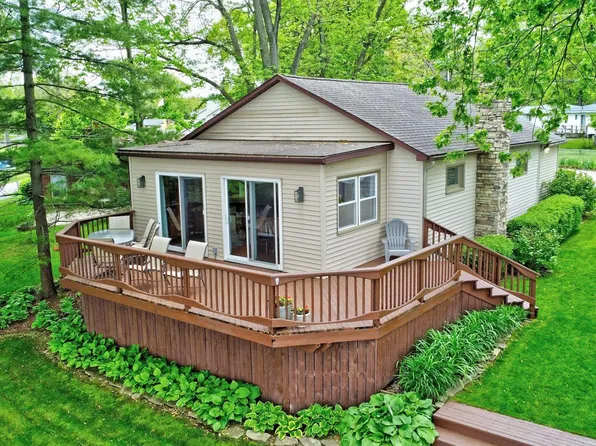 4030 Rollins Ave, Waterford, MI 48329