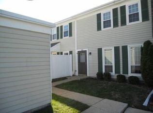 461 Northampton Ln, Roselle, IL 60172