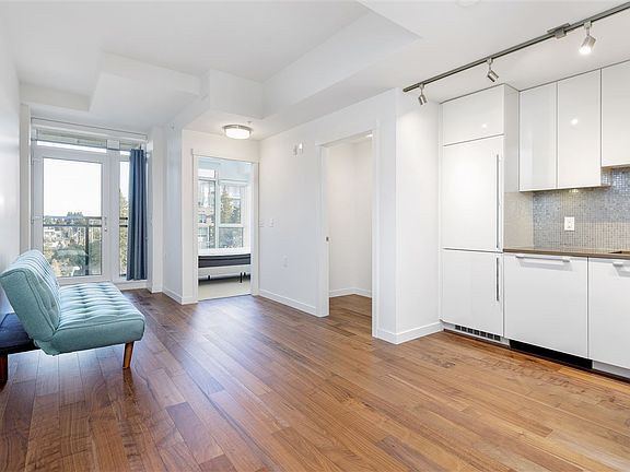 5th image of 4171 Cambie St #405