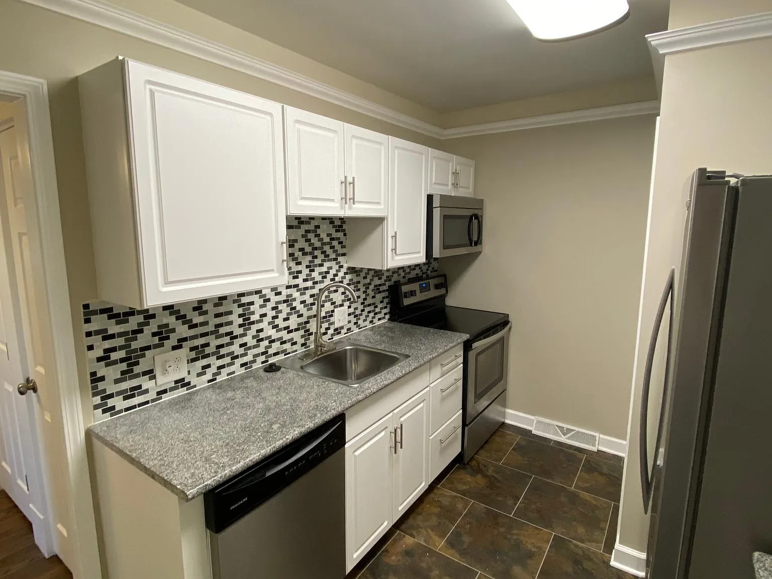 2 bed, 2201 sqft, $1,100 — Photo 1