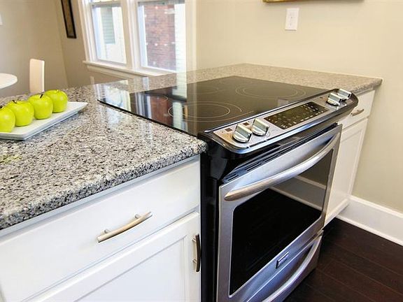 3rd image of 3614 Barberry Ave
