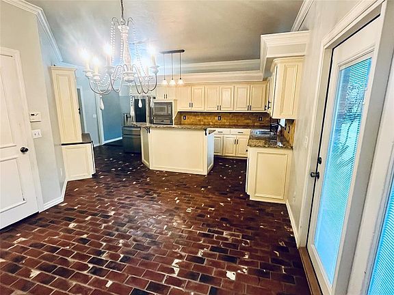 3rd image of 209 Ainsley Ct