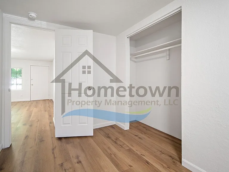 104 E 15th Ave — Photo 1