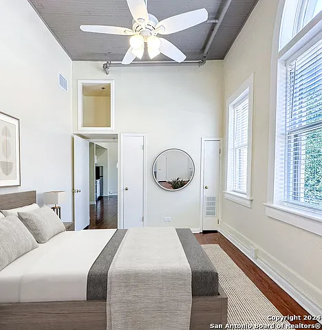 245 Losoya St #B — Photo 11