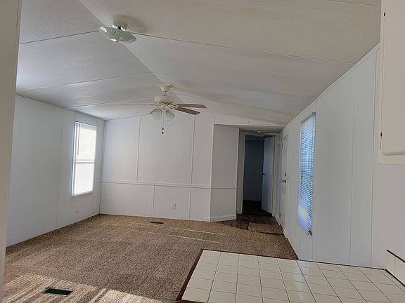 3rd image of 621 Bonfire Dr