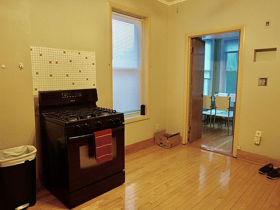 3rd image of 3234 N Wolcott Ave