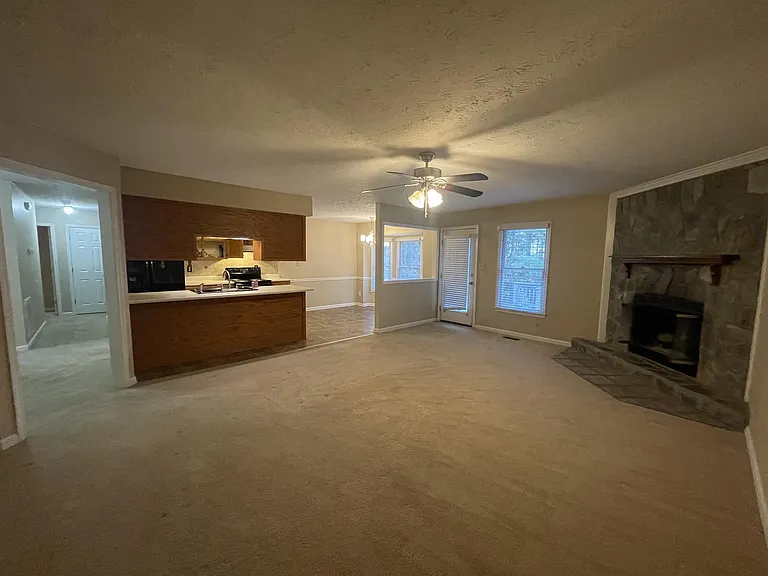 212 Sprucepine Dr — Photo 10