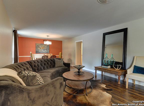 4th image of 323 Cave Ln