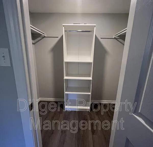 926 Dainard Dr #5 — Photo 2
