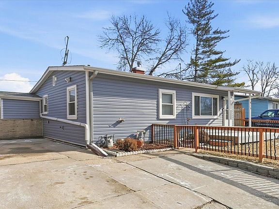 3rd image of 615 N 38th St