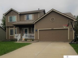 1507 Lakewood Dr, Papillion, NE 68046