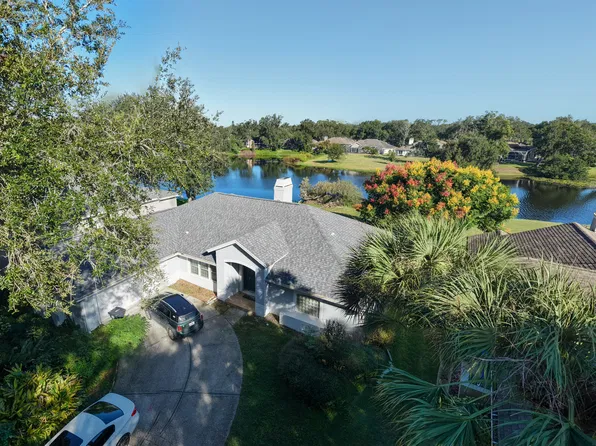810 Sandringham Ln, Lutz, FL 33549