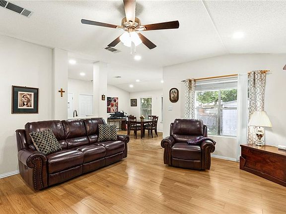 4th image of 1219 Gazania Dr