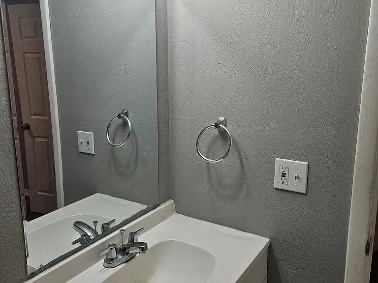 4638 Oberlin Ave — Photo 11