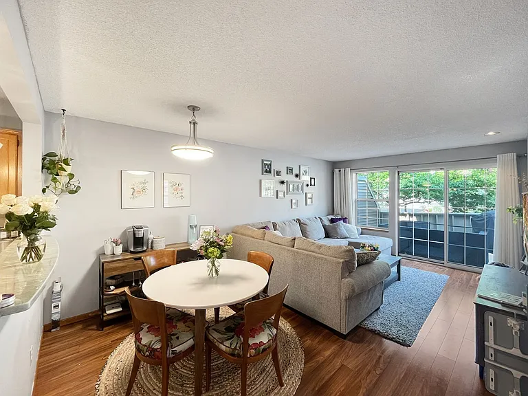 2040 Shenandoah Ct #G — Photo 3