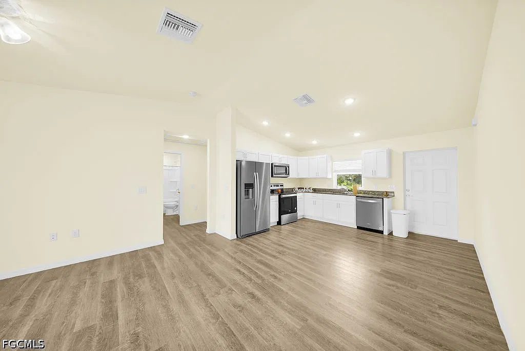 3 bed, 2.0 bath, 1212 sqft, $1,975 — Photo 4