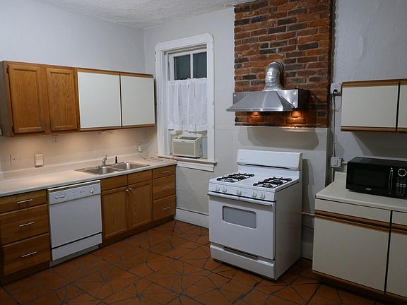 2nd image of 3872 Juniata St #3872A