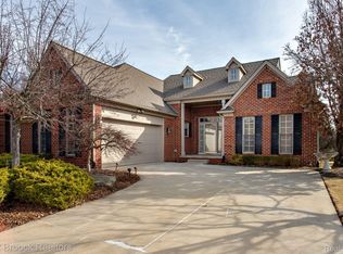 29072 Eastman Trl, Novi, MI 48377
