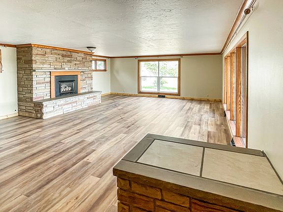 3rd image of 100 Beebe St #100